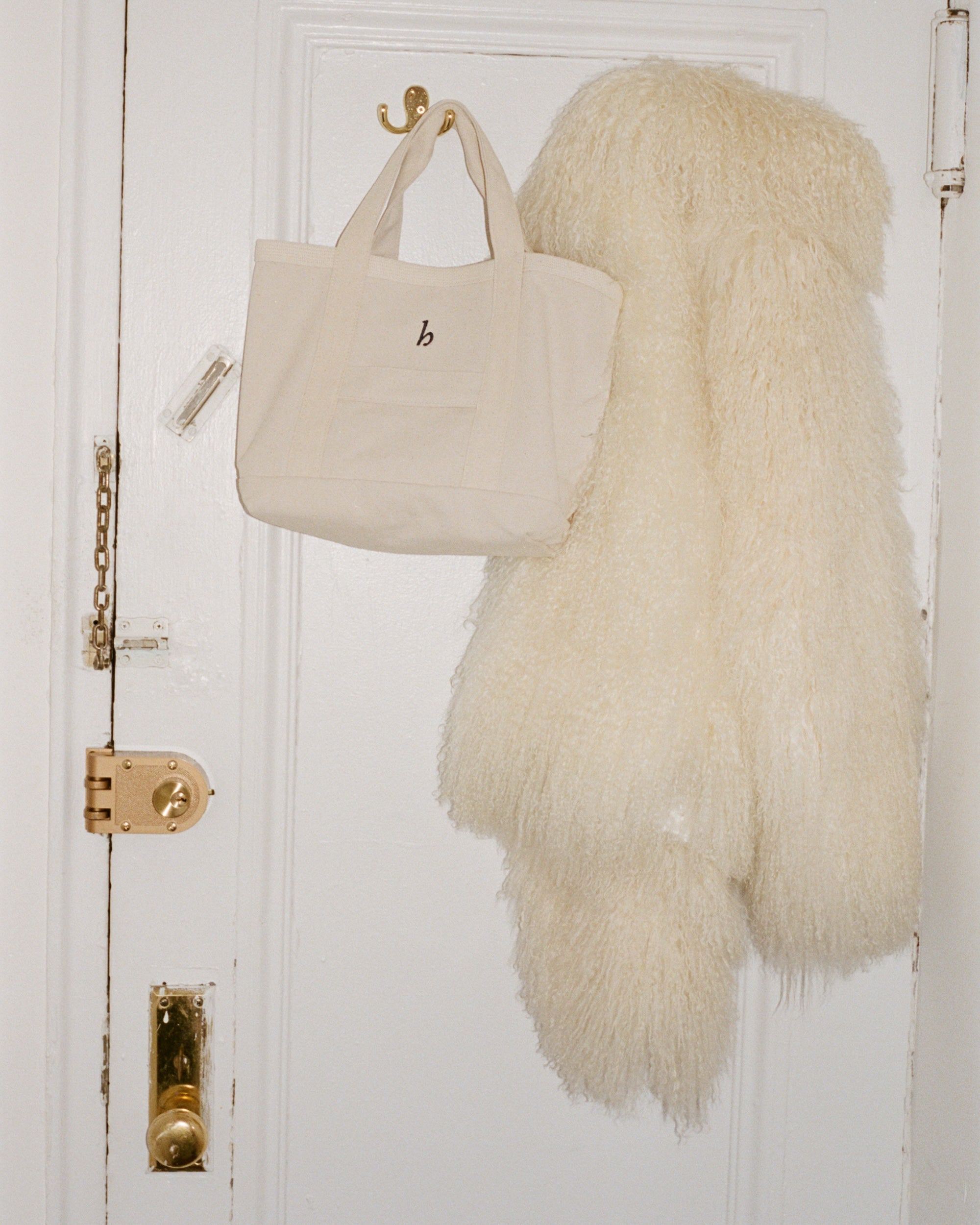 Hanover Mini tote in situ