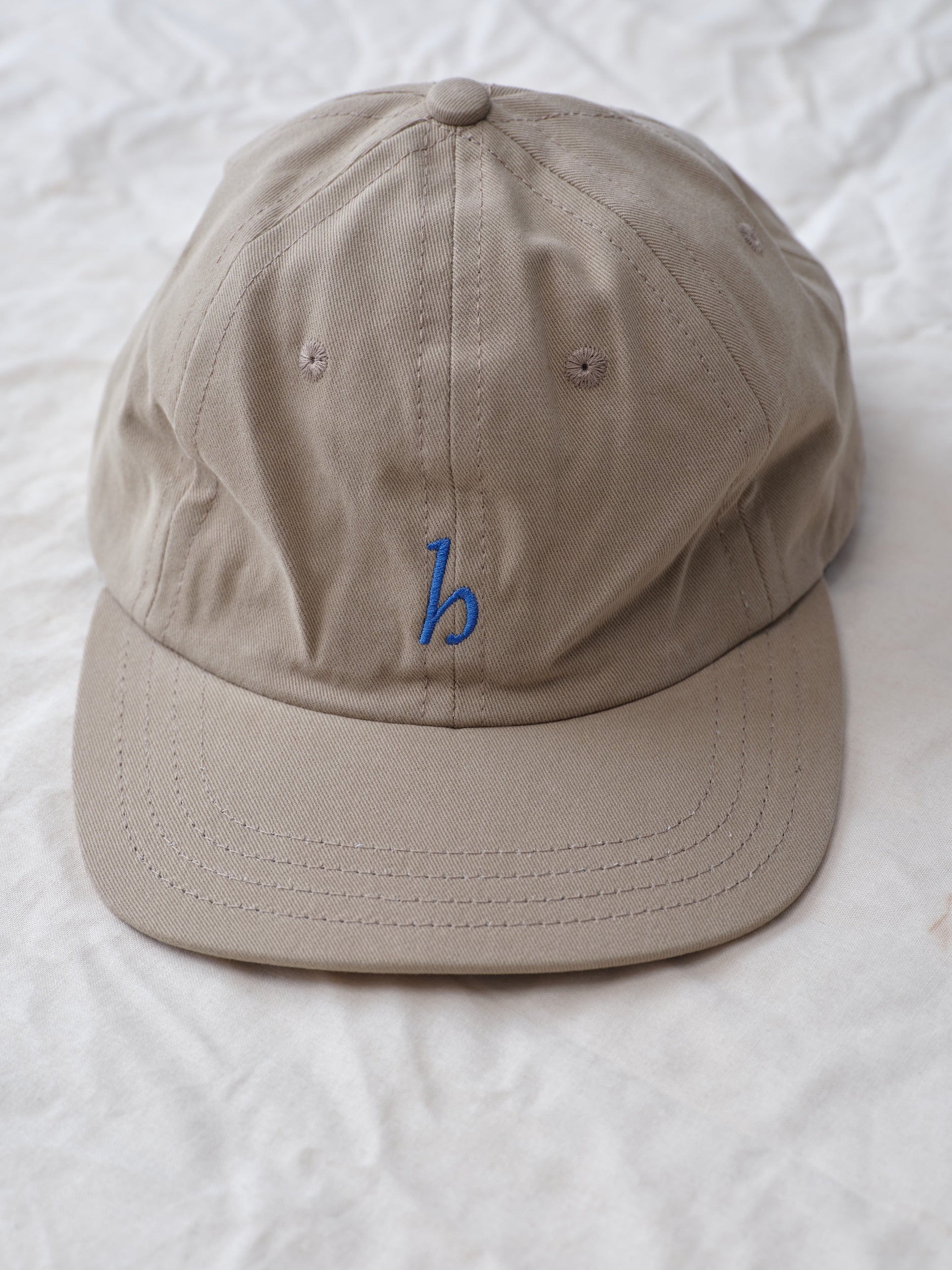 Hanover cap in khaki on textured background